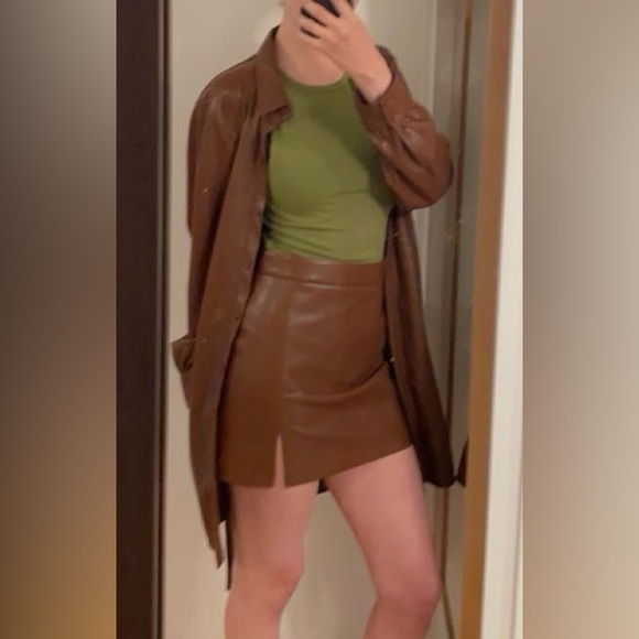 Aritzia Faux Leather Trench Coat 🤎 Chocolate Brown | Chic | Size M - Picture 2 of 6